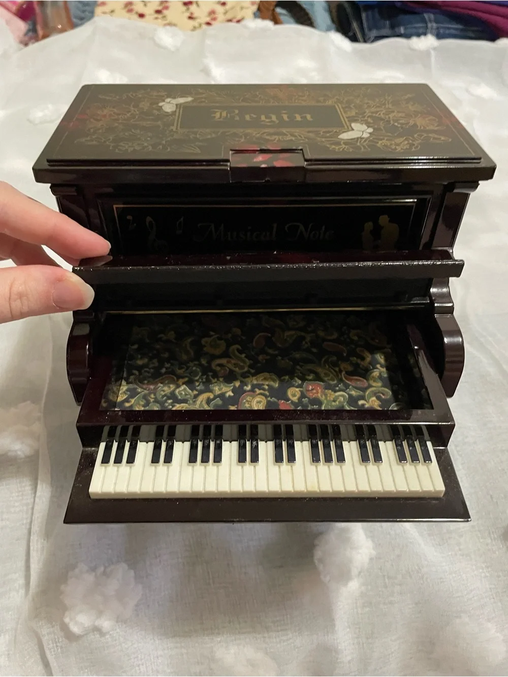 Kings “Begin” Music Box Piano Jewelry Box